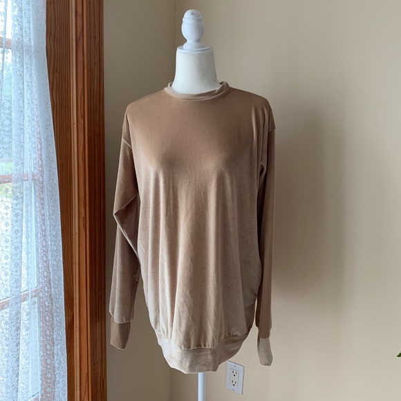 Laina Rauma gold leisure velvet top - Picture 2 of 7